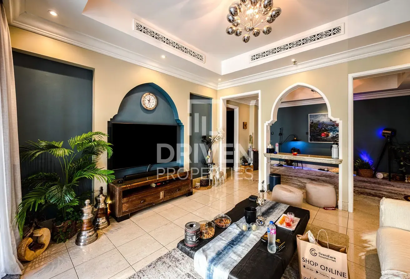 Spacious with Study Room | Burj Khalifa View