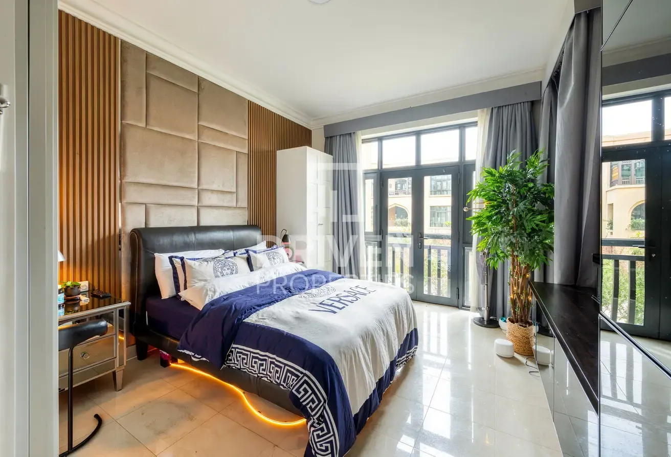 Spacious with Study Room | Burj Khalifa View