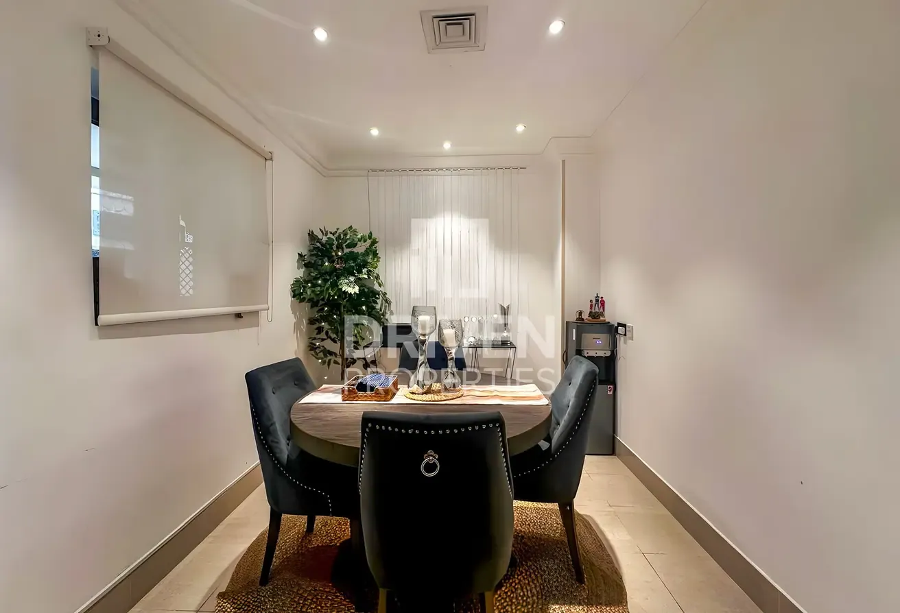 Spacious with Study Room | Burj Khalifa View
