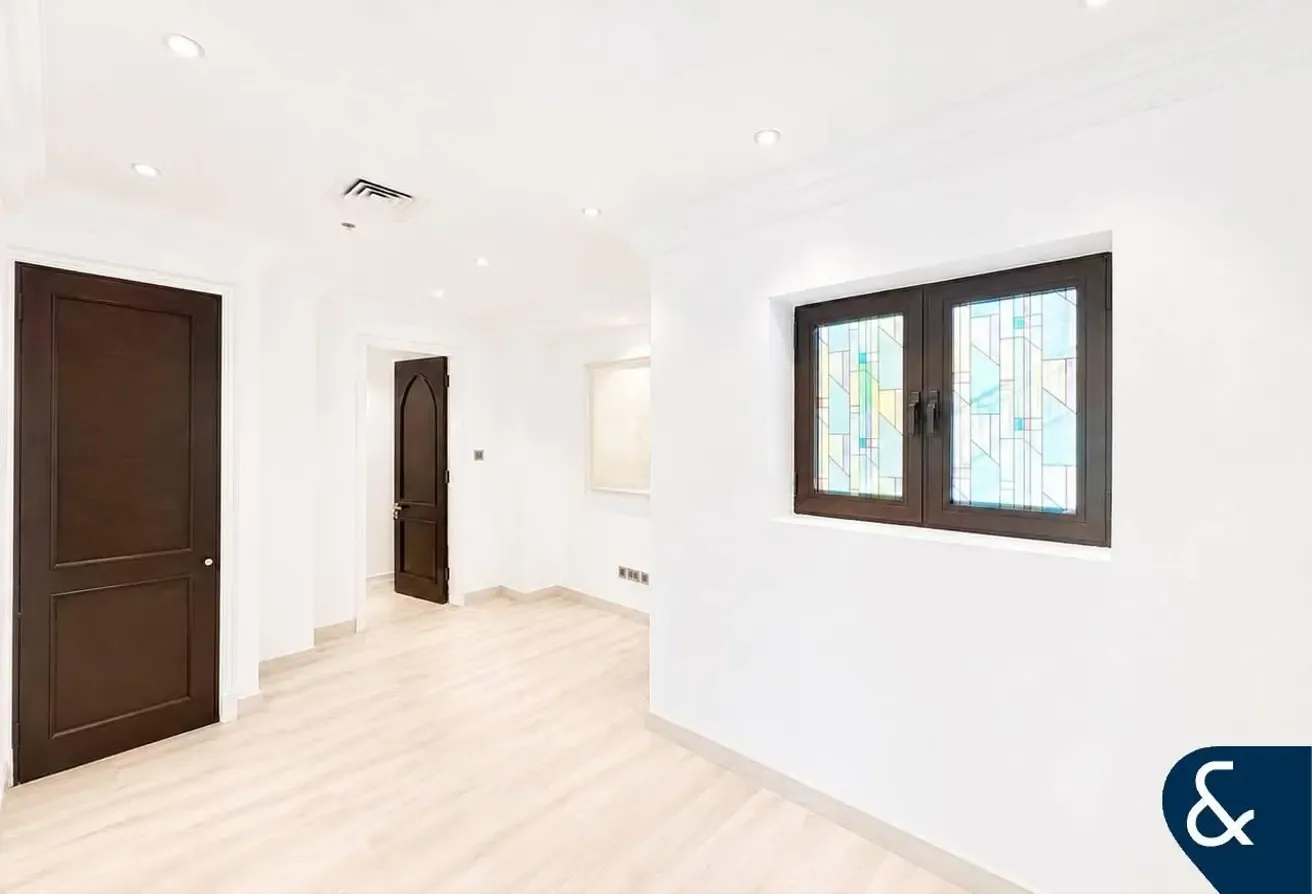 Fully Upgraded | Large Study | Outdoor Garden