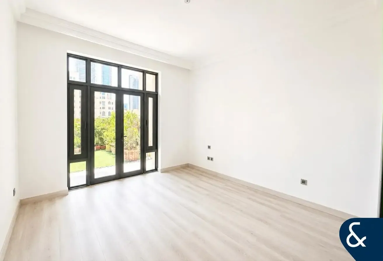 Fully Upgraded | Large Study | Outdoor Garden