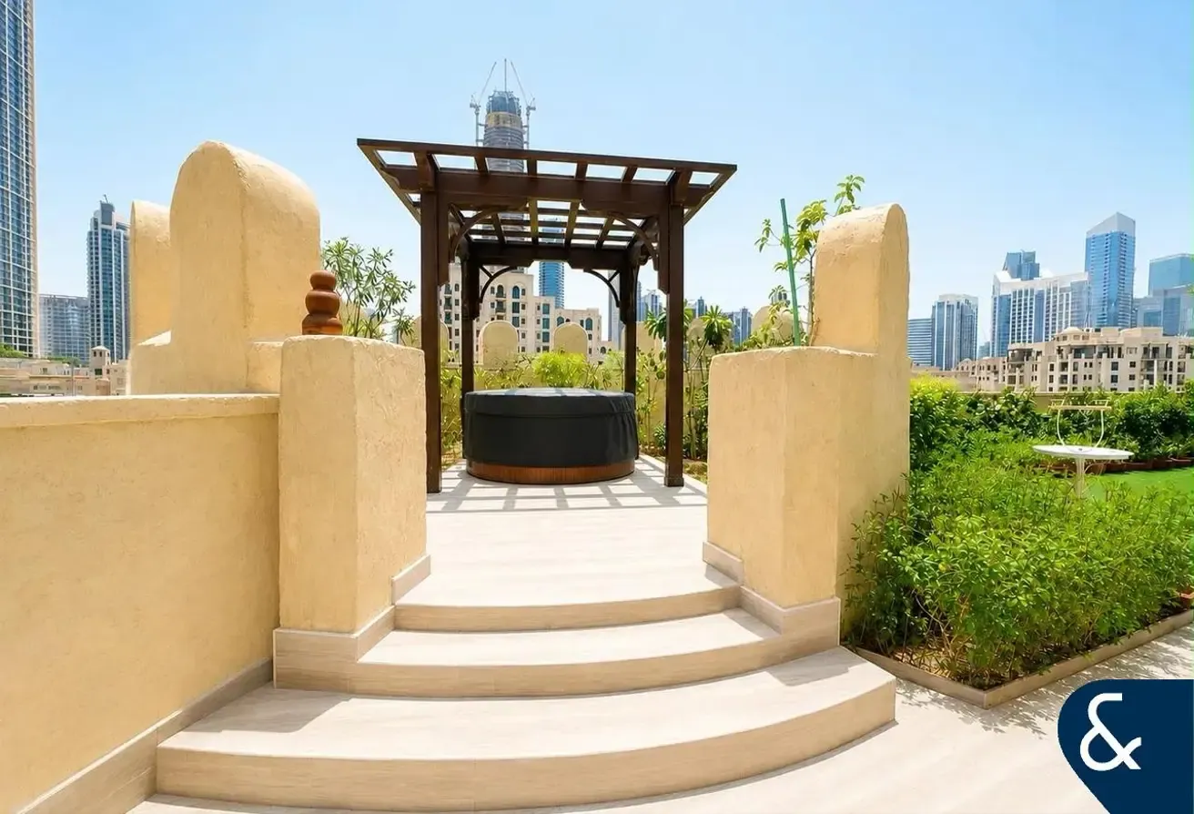 Fully Upgraded | Large Study | Outdoor Garden