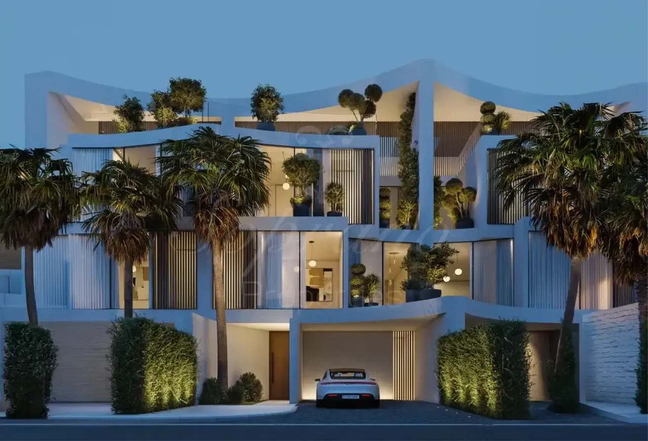 Exceptional 4BR Corner Villa |  Waterway Location