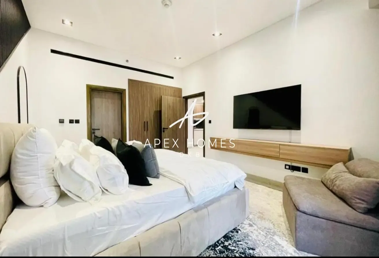 Priced to Sell | 1  Bed + Study | Vacant