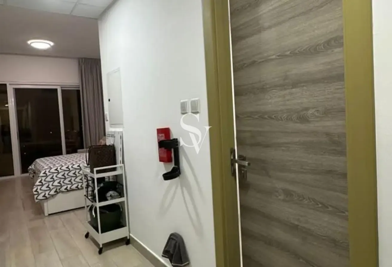 Fully Furnished | High Floor | Bright and Modern