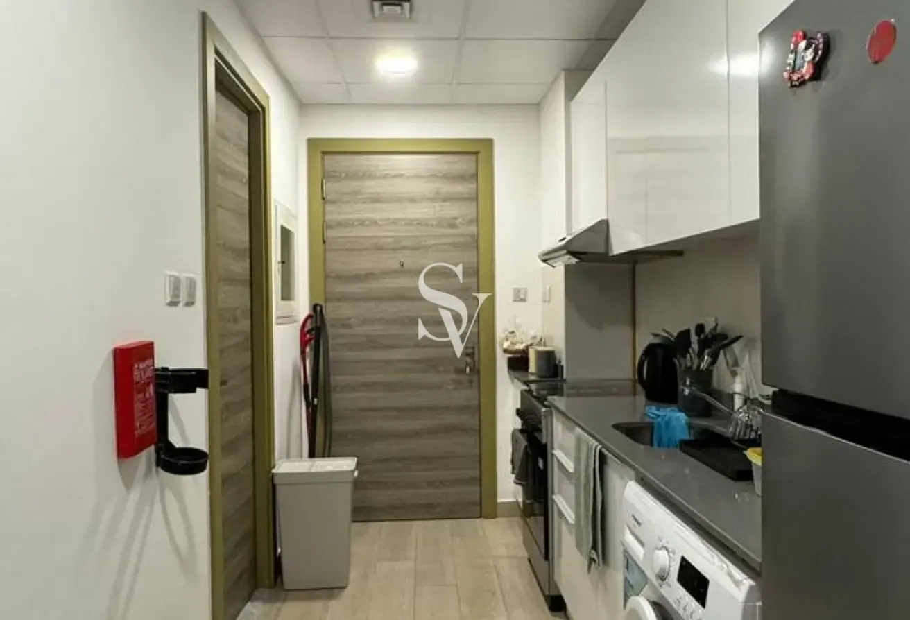 Fully Furnished | High Floor | Bright and Modern