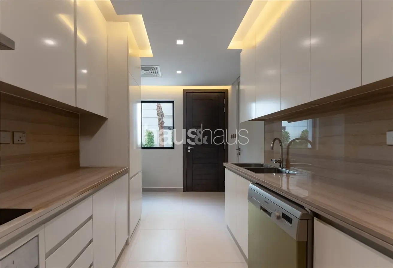 Golf VIew | G+2 | Upgraded | Luxury