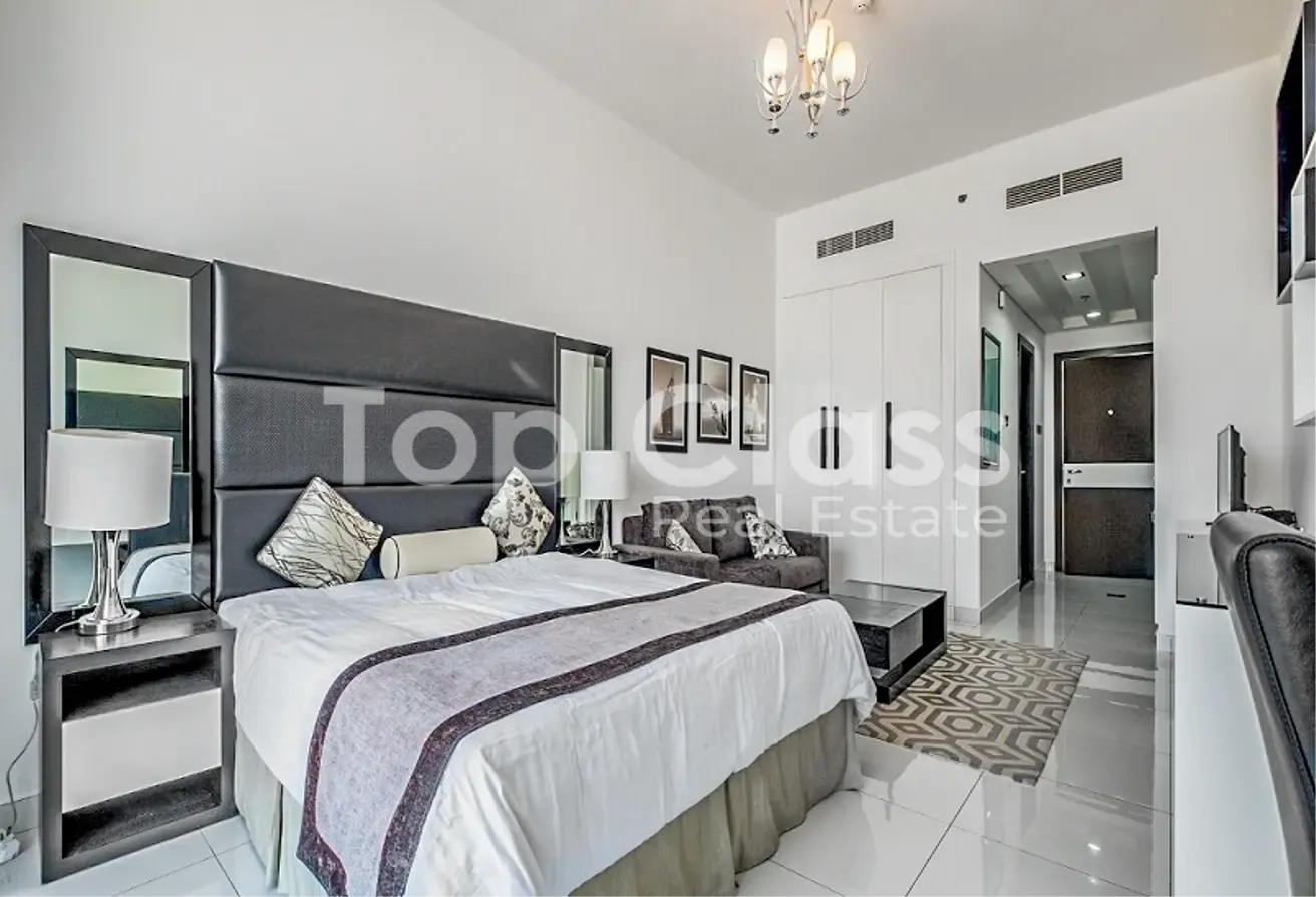 Canal Facing Unit | Furnished | High Floor