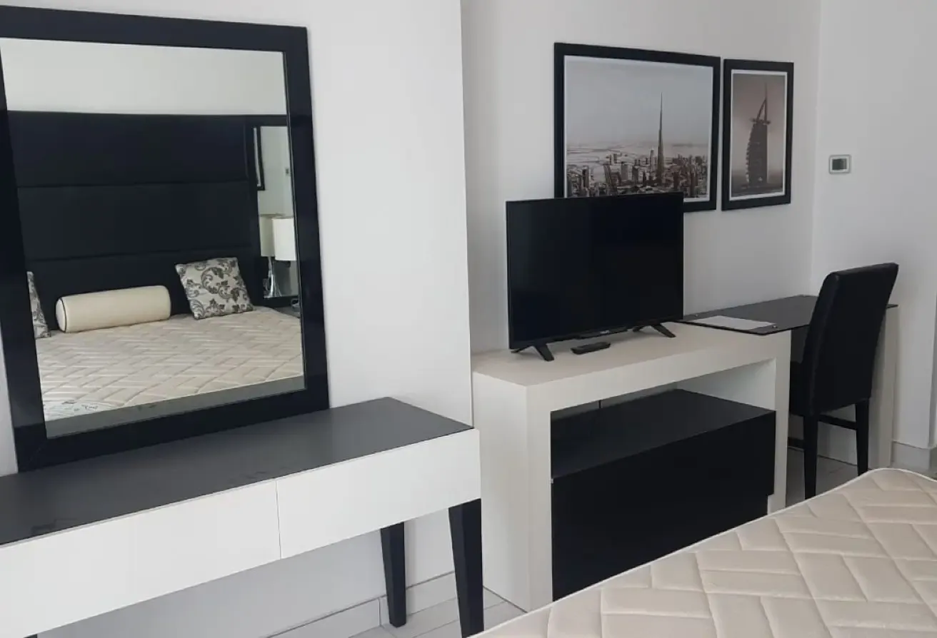 Fully Furnished | Spacious Layout | 4 cheques