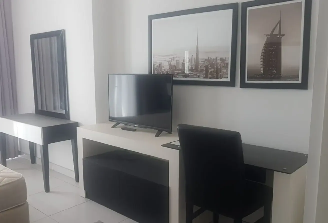 Fully Furnished | Spacious Layout | 4 cheques