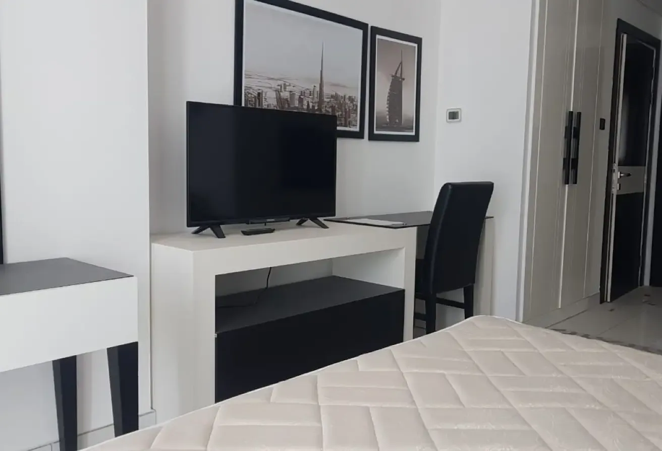 Fully Furnished | Spacious Layout | 4 cheques