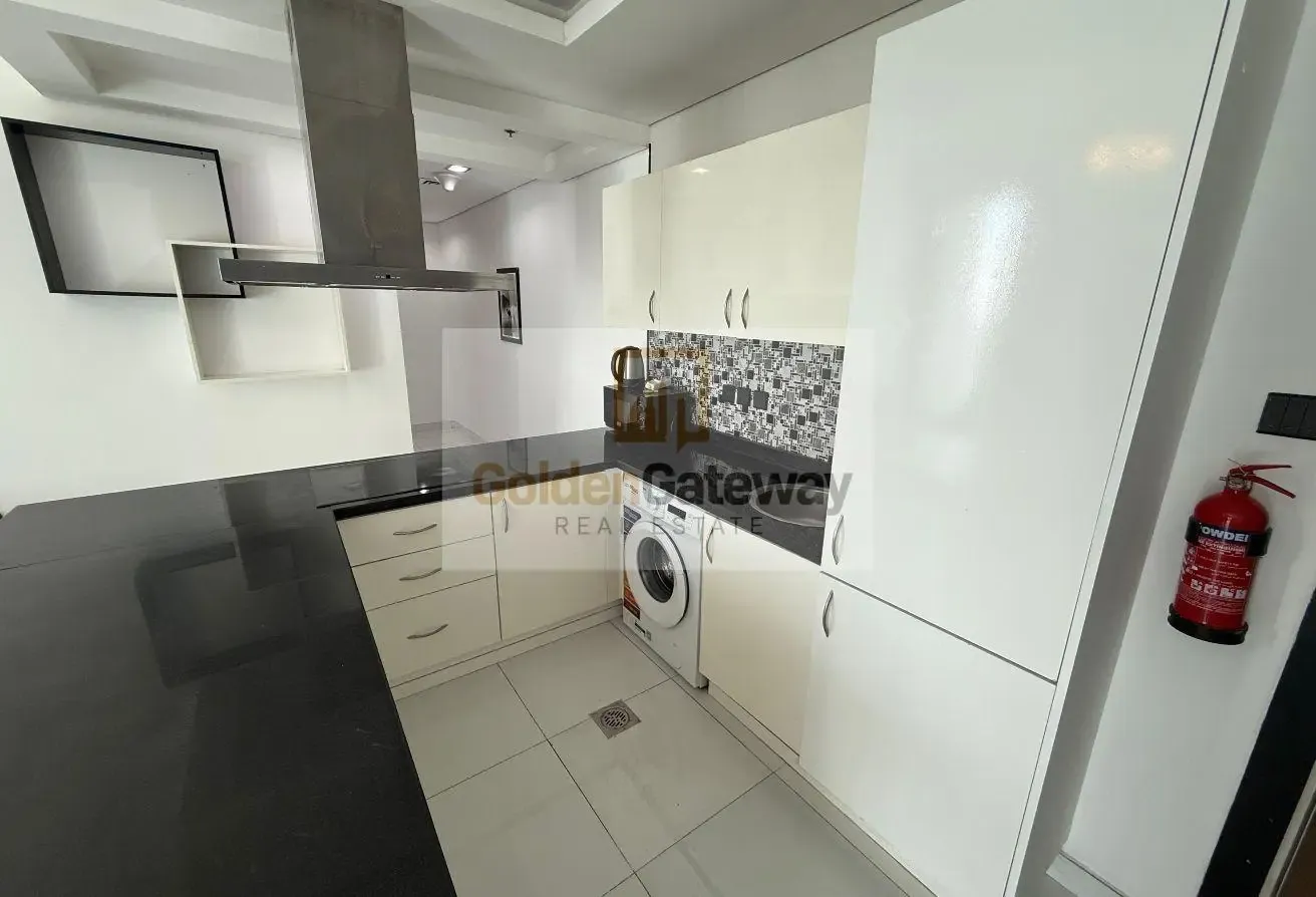 FURNISHED | GLASS WALLS | BRIGHT | CORNER |