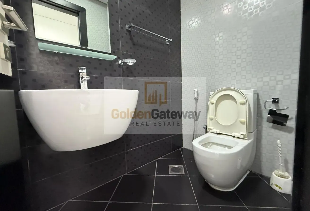 FURNISHED | GLASS WALLS | BRIGHT | CORNER |