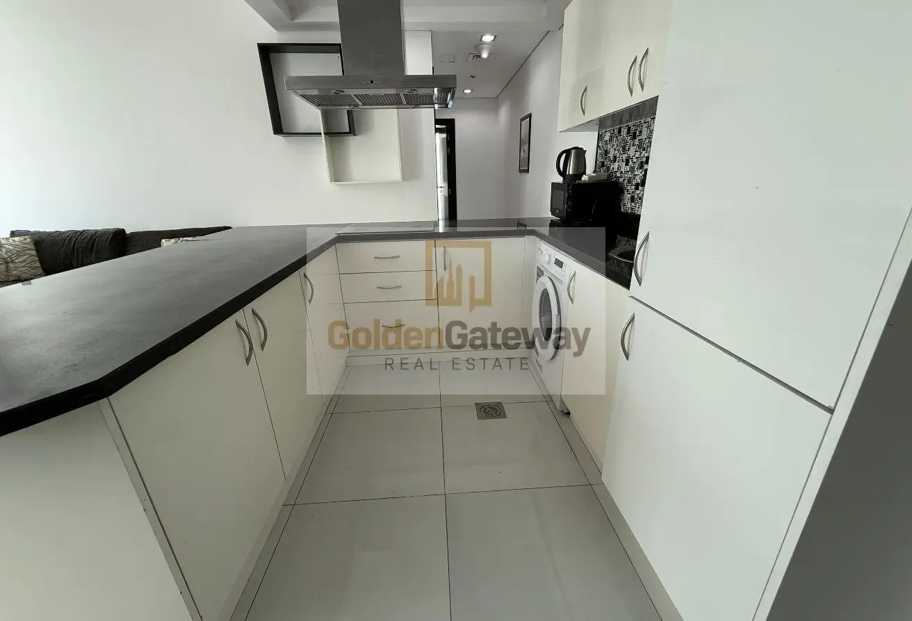 FURNISHED | GLASS WALLS | BRIGHT | CORNER |