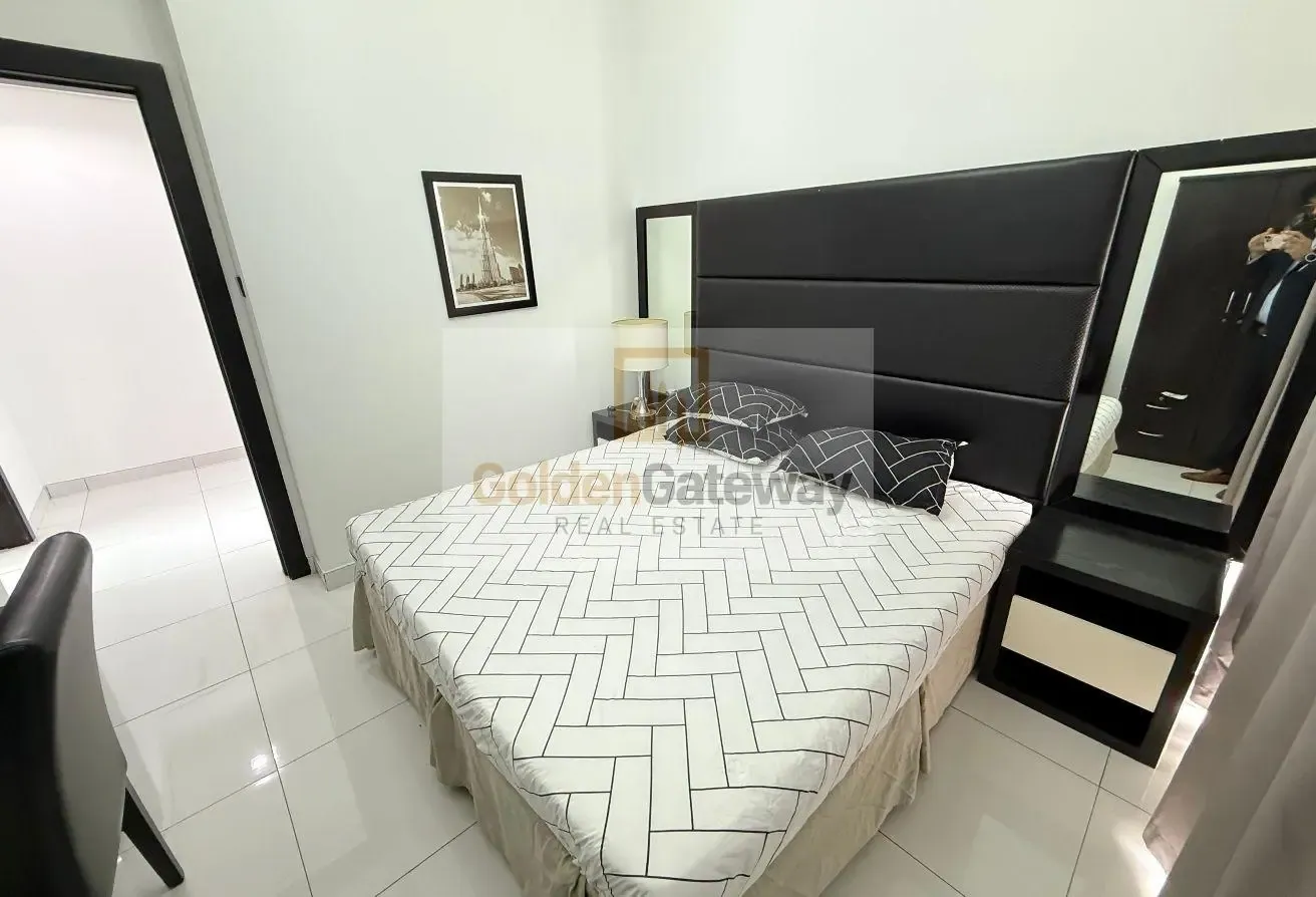 FURNISHED | GLASS WALLS | BRIGHT | CORNER |