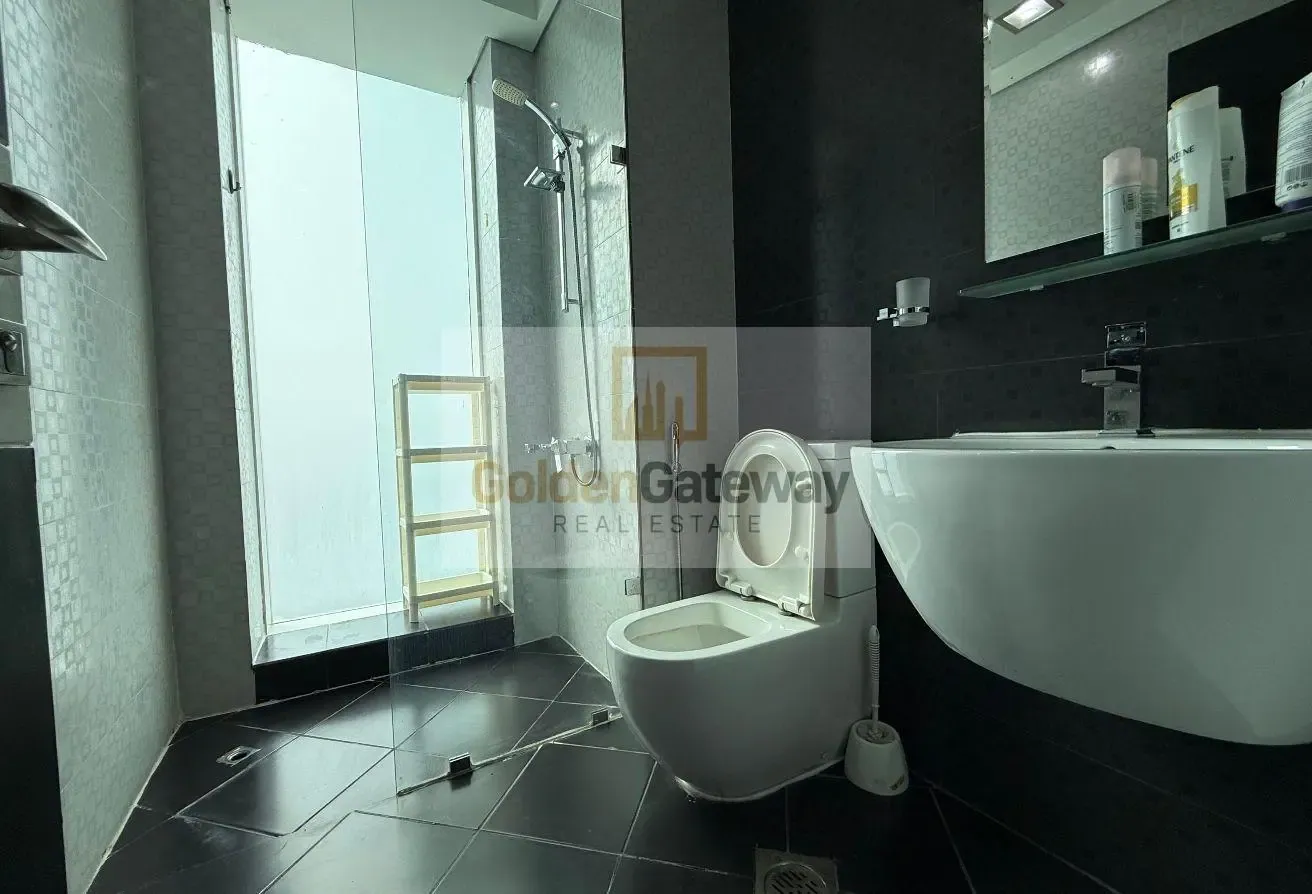 FURNISHED | GLASS WALLS | BRIGHT | CORNER |
