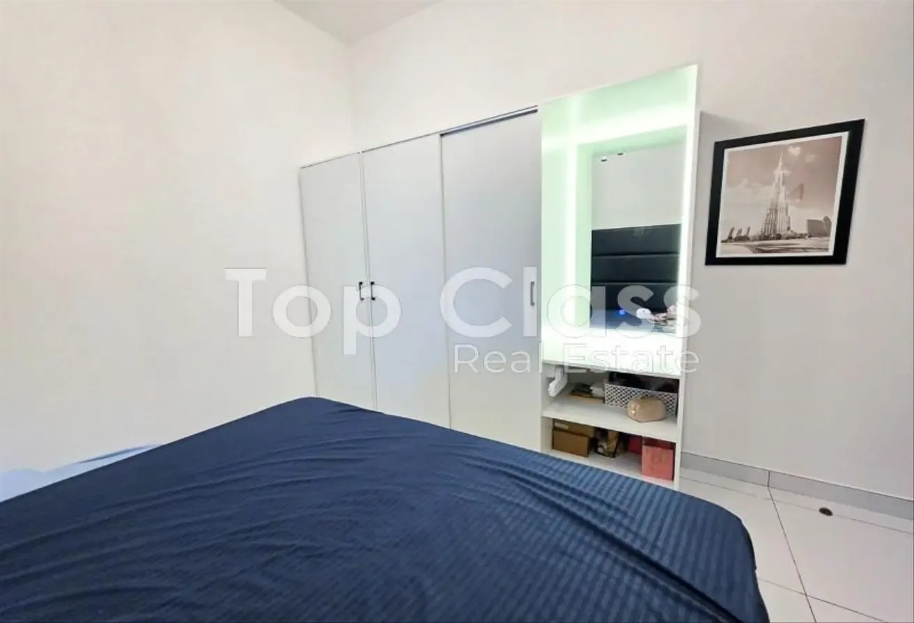 Fully Furnished  | 2 Parking | Multiple Cheques