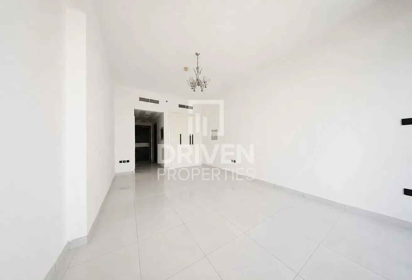Well Maintained | Vacant Unit | High Floor
