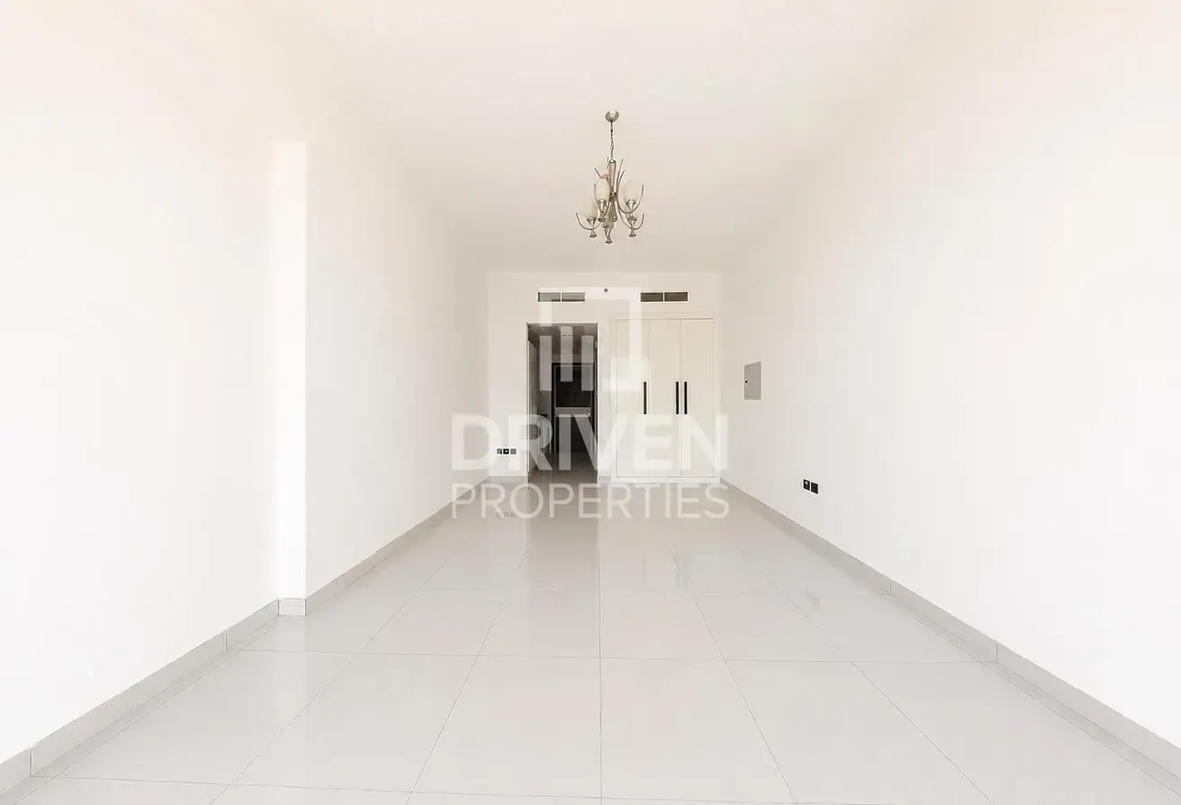 Well Maintained | Vacant Unit | High Floor