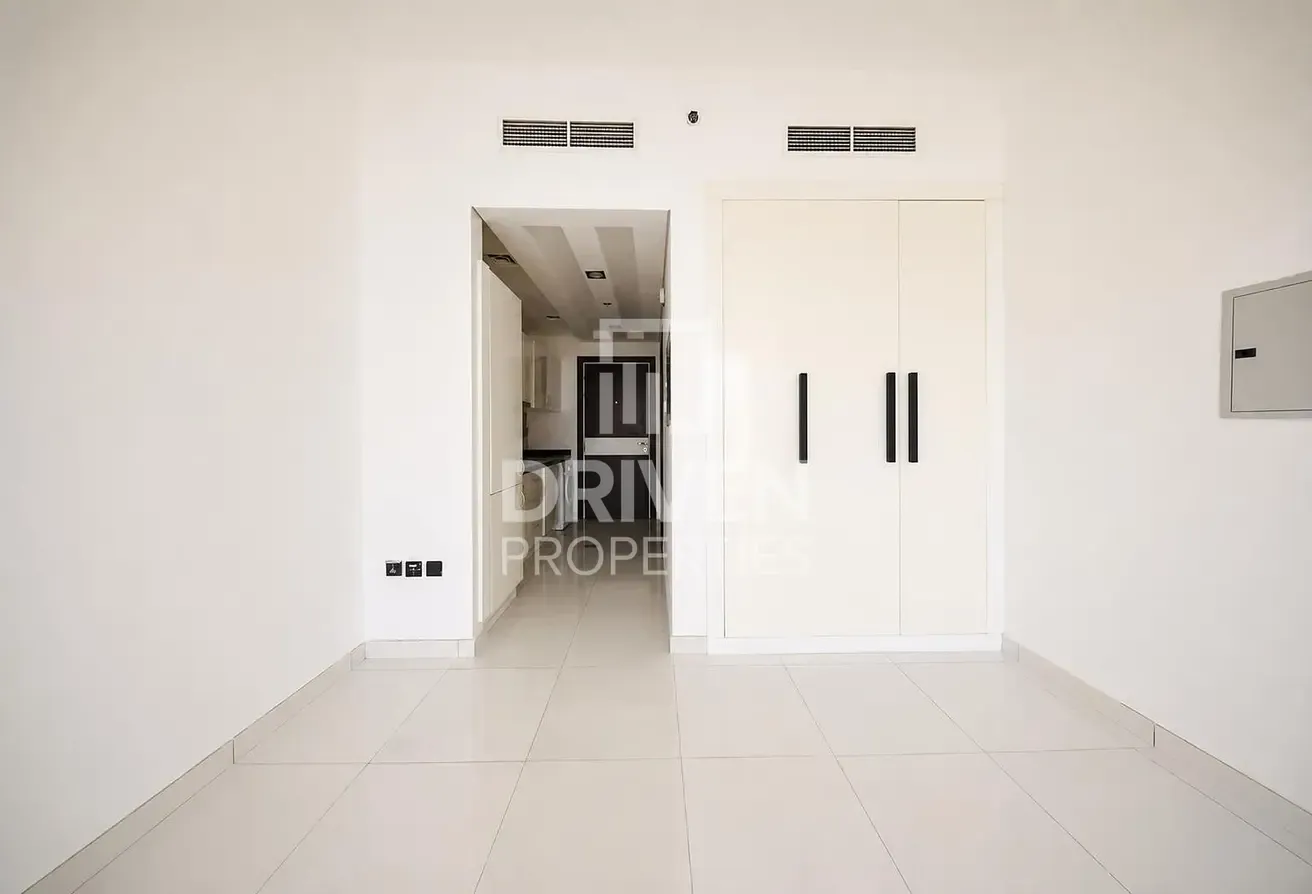 Well Maintained | Vacant Unit | High Floor