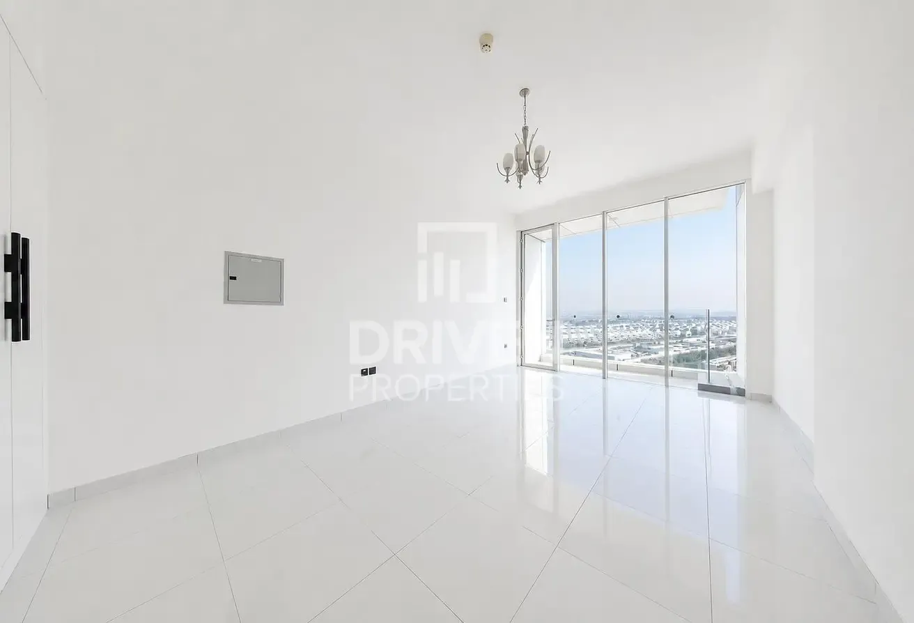 Well Maintained | Vacant Unit | High Floor