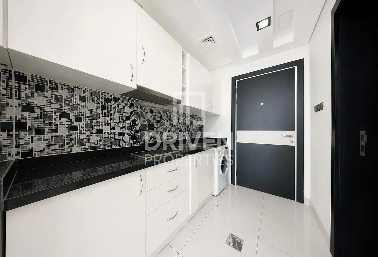 Well Maintained | Vacant Unit | High Floor
