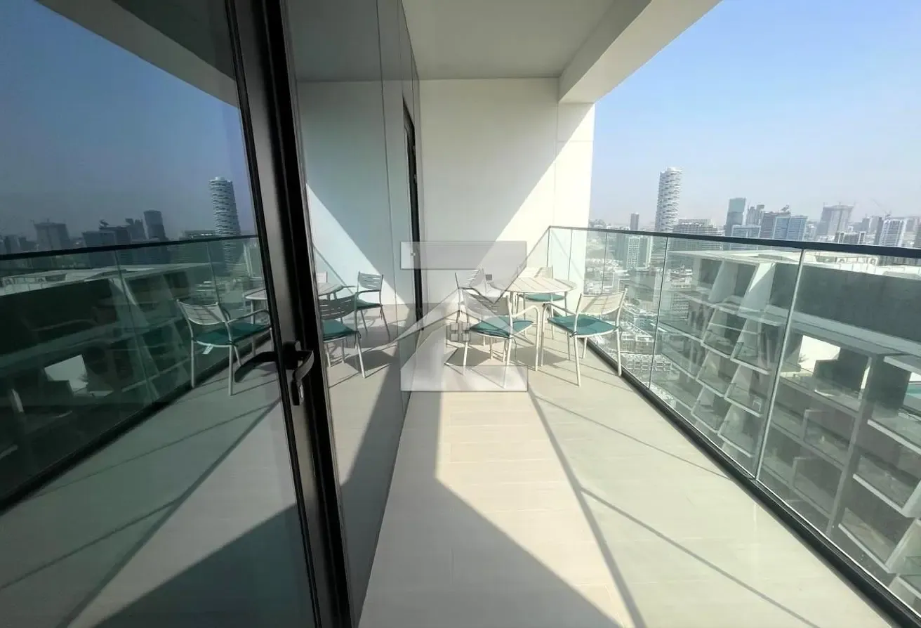 Brand New & Vacant! Furnished, High Flr, Corner