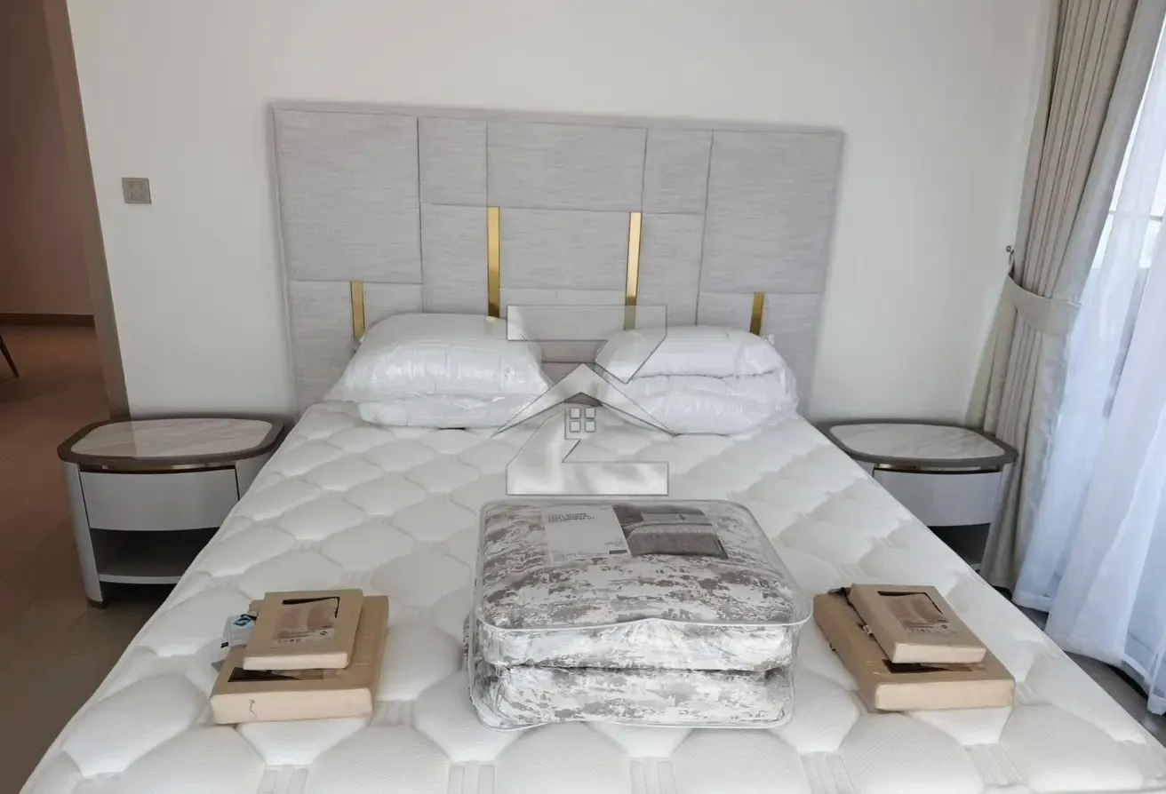 Brand New & Vacant! Furnished, High Flr, Corner