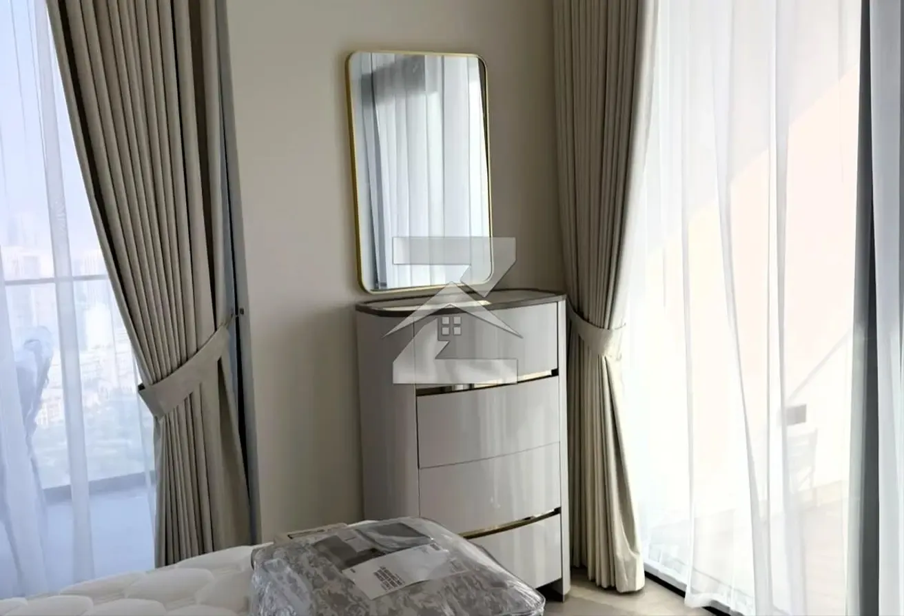 Brand New & Vacant! Furnished, High Flr, Corner