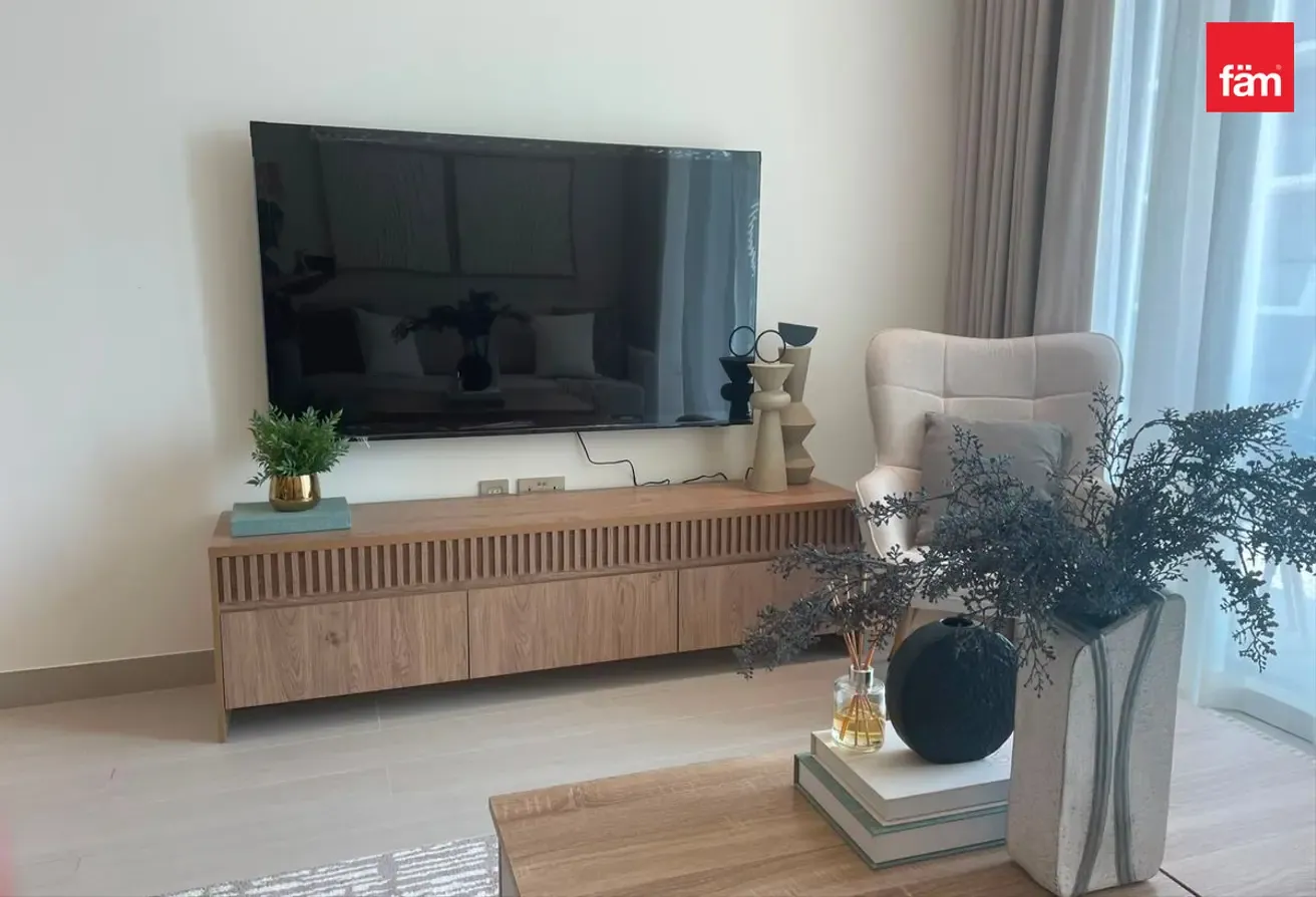 Stunning Brand New 1 BR | Mid Floor | Apex