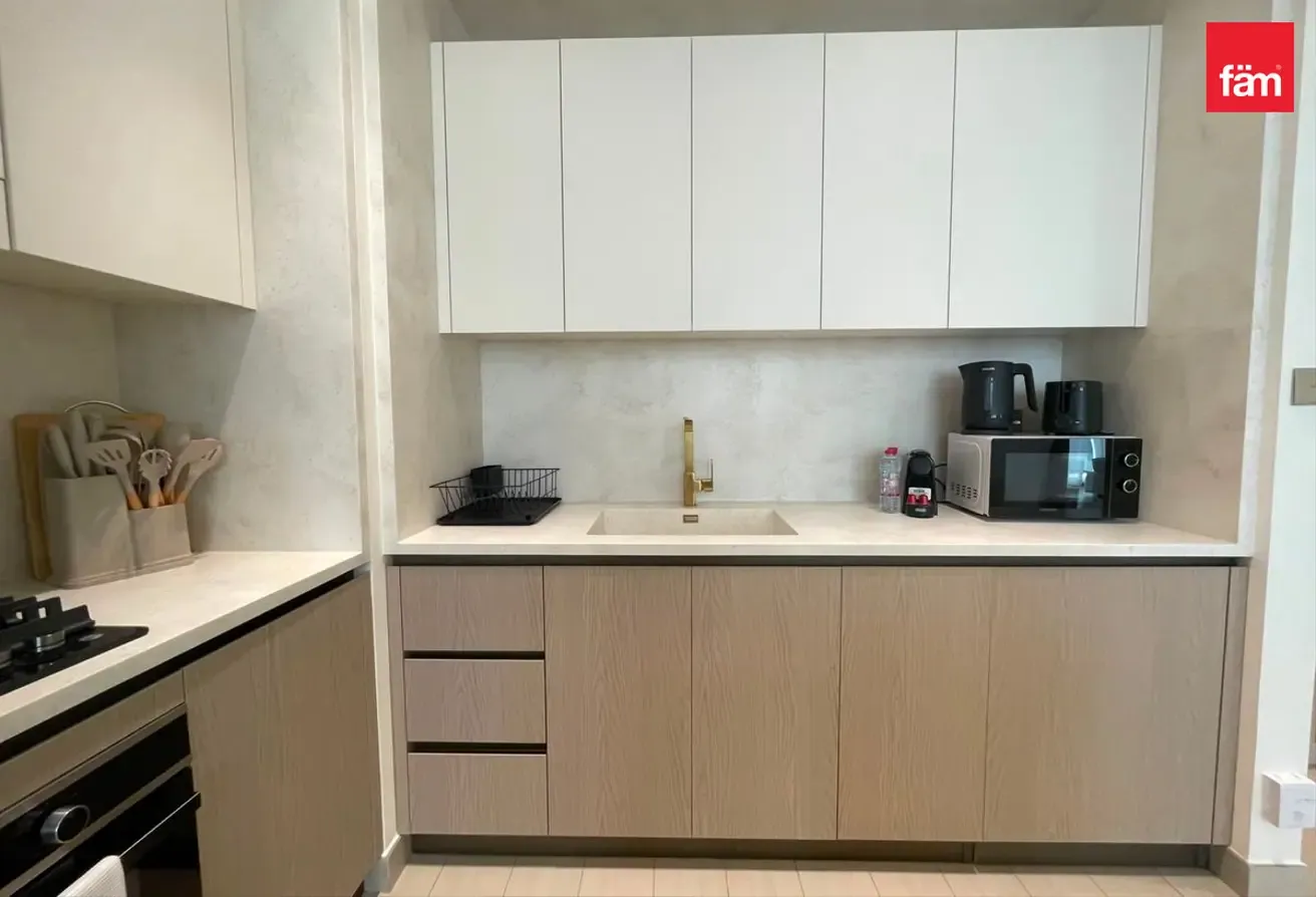 Stunning Brand New 1 BR | Mid Floor | Apex