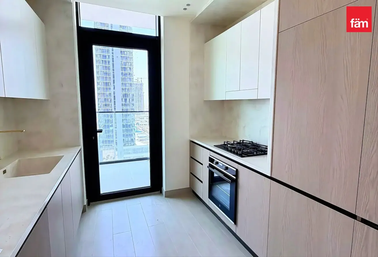 Bright 1BR | Panoramic Skyline | Bingatti Apex