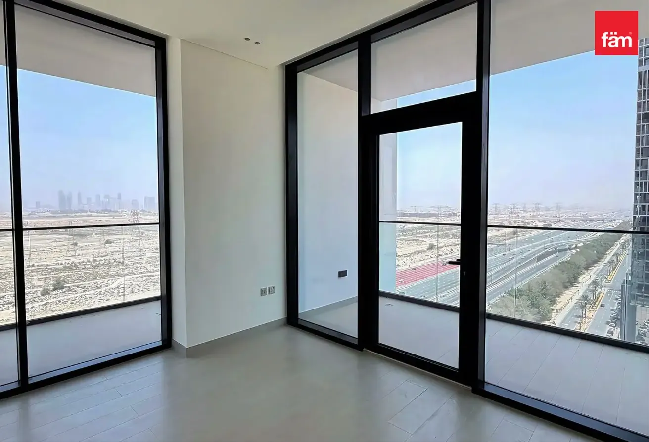 Bright 1BR | Panoramic Skyline | Bingatti Apex