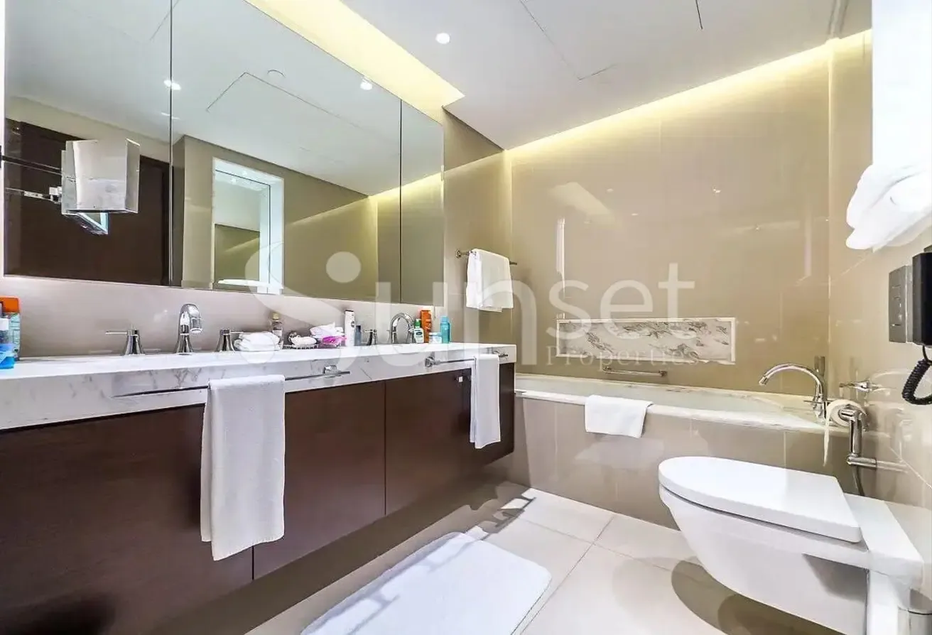 Elegant 2BR Apt | Burj Khalifa & Fountain Views
