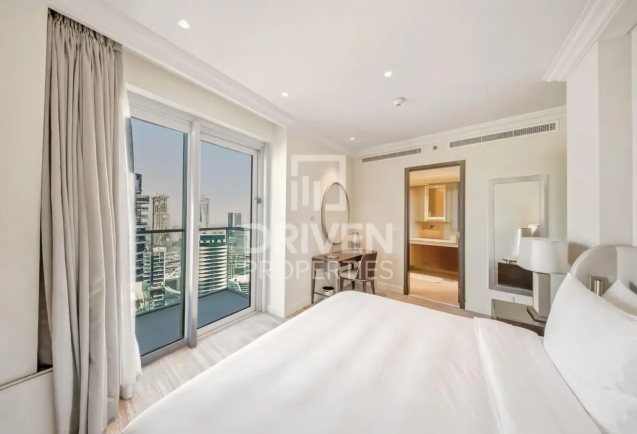 Premium Location | Burj Khalifa View | Vacant