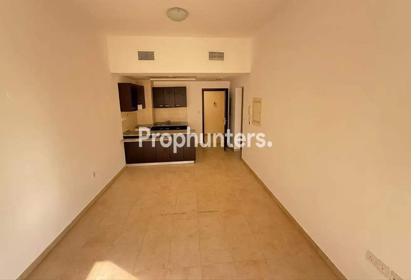 Inner Circle | Ready To Move | Near Pool & School