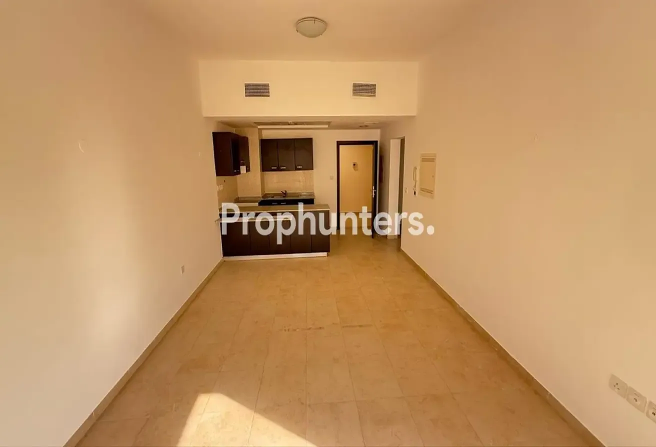 Inner Circle | Ready To Move | Near Pool & School