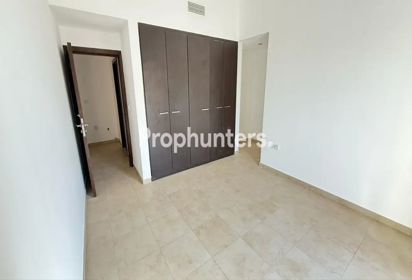 Inner Circle | Ready To Move | Near Pool & School