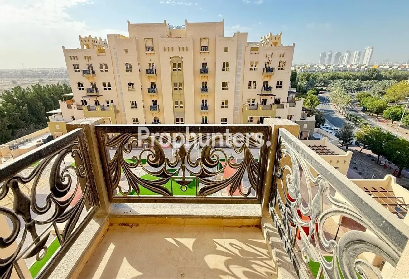 Inner Circle | Ready To Move | Near Pool & School