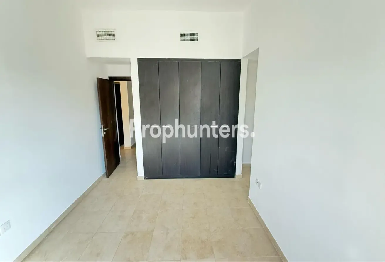 Inner Circle | Ready To Move | Near Pool & School