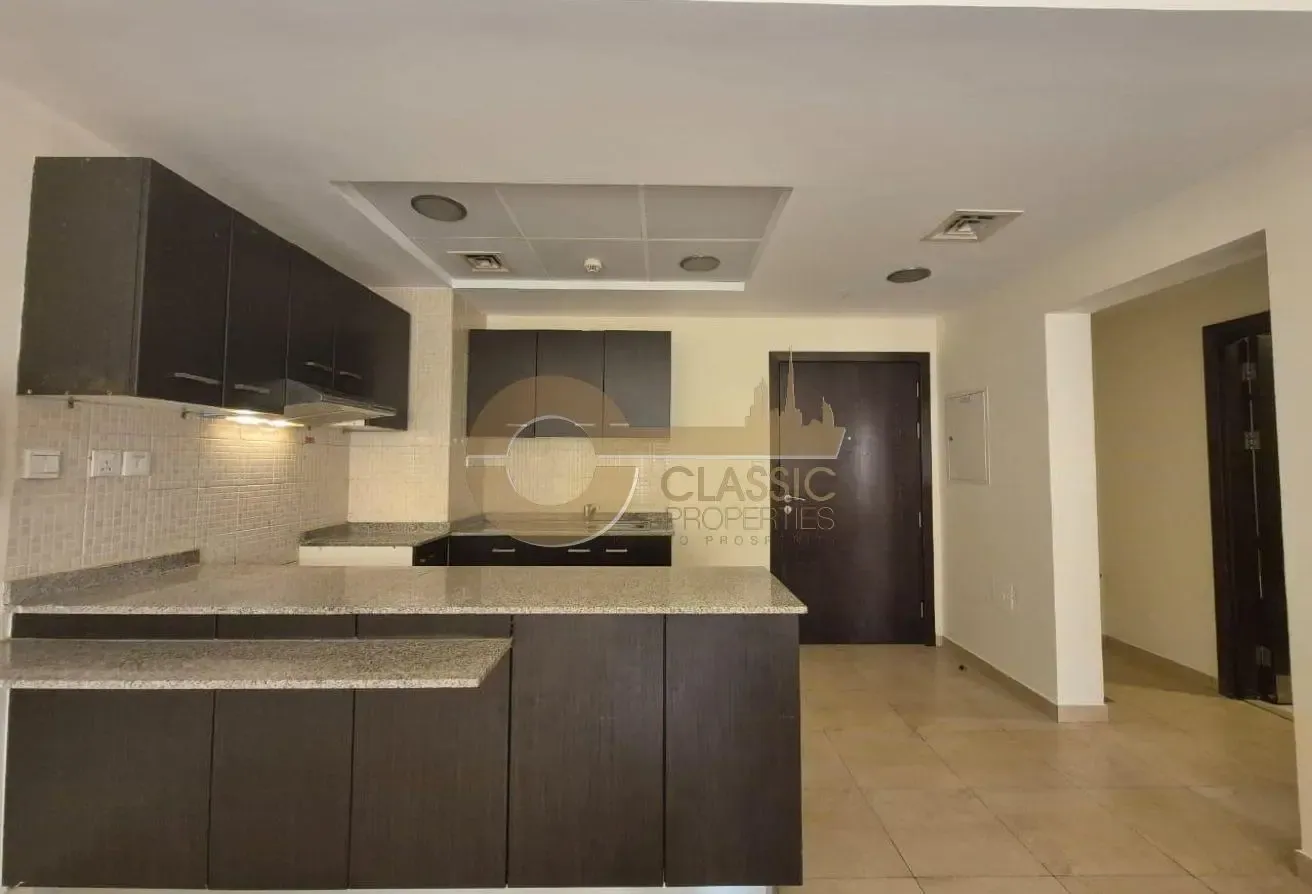 WELL MAINTAINED | PRIME SPOT | FAMILY BUILDING