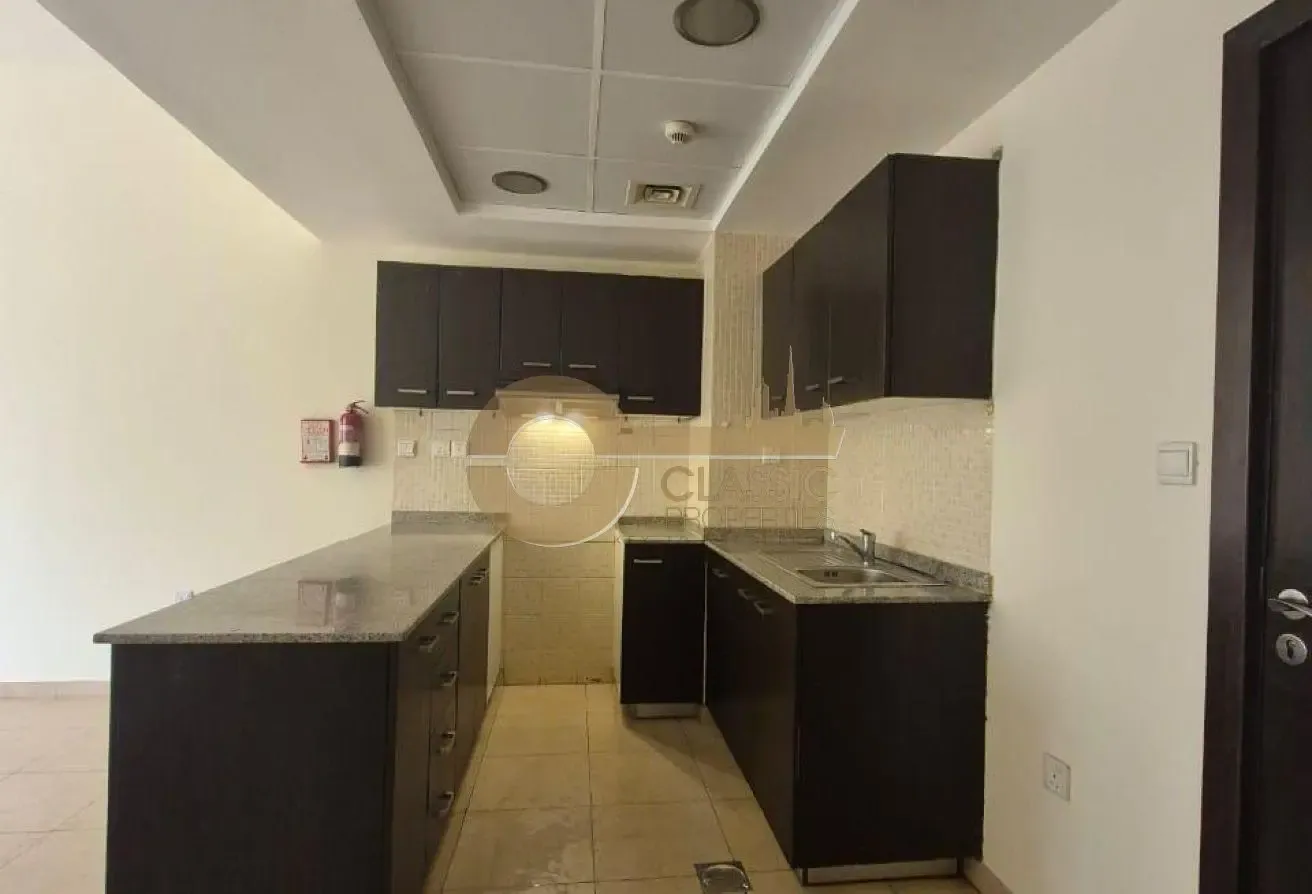 WELL MAINTAINED | PRIME SPOT | FAMILY BUILDING