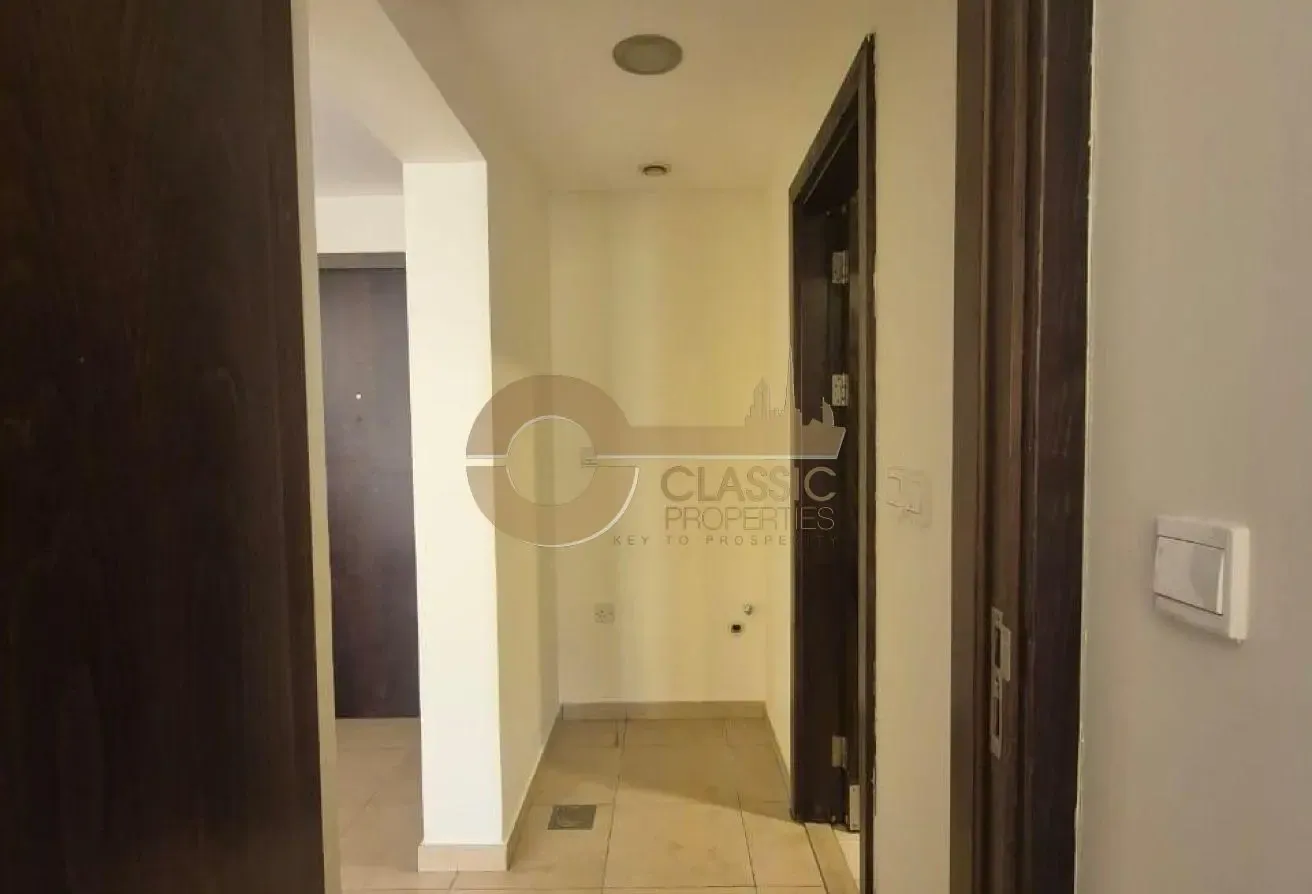 WELL MAINTAINED | PRIME SPOT | FAMILY BUILDING