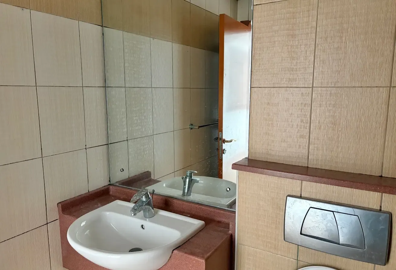 Marina View | Excellent Location | Vacant