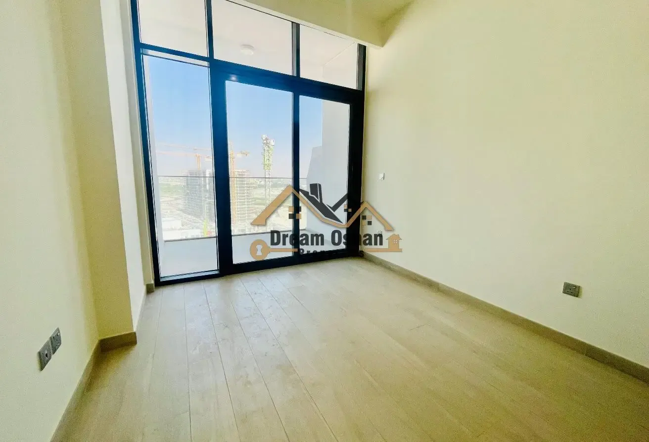 12 Cheque Payment - Rare Layout - Ready To Move
