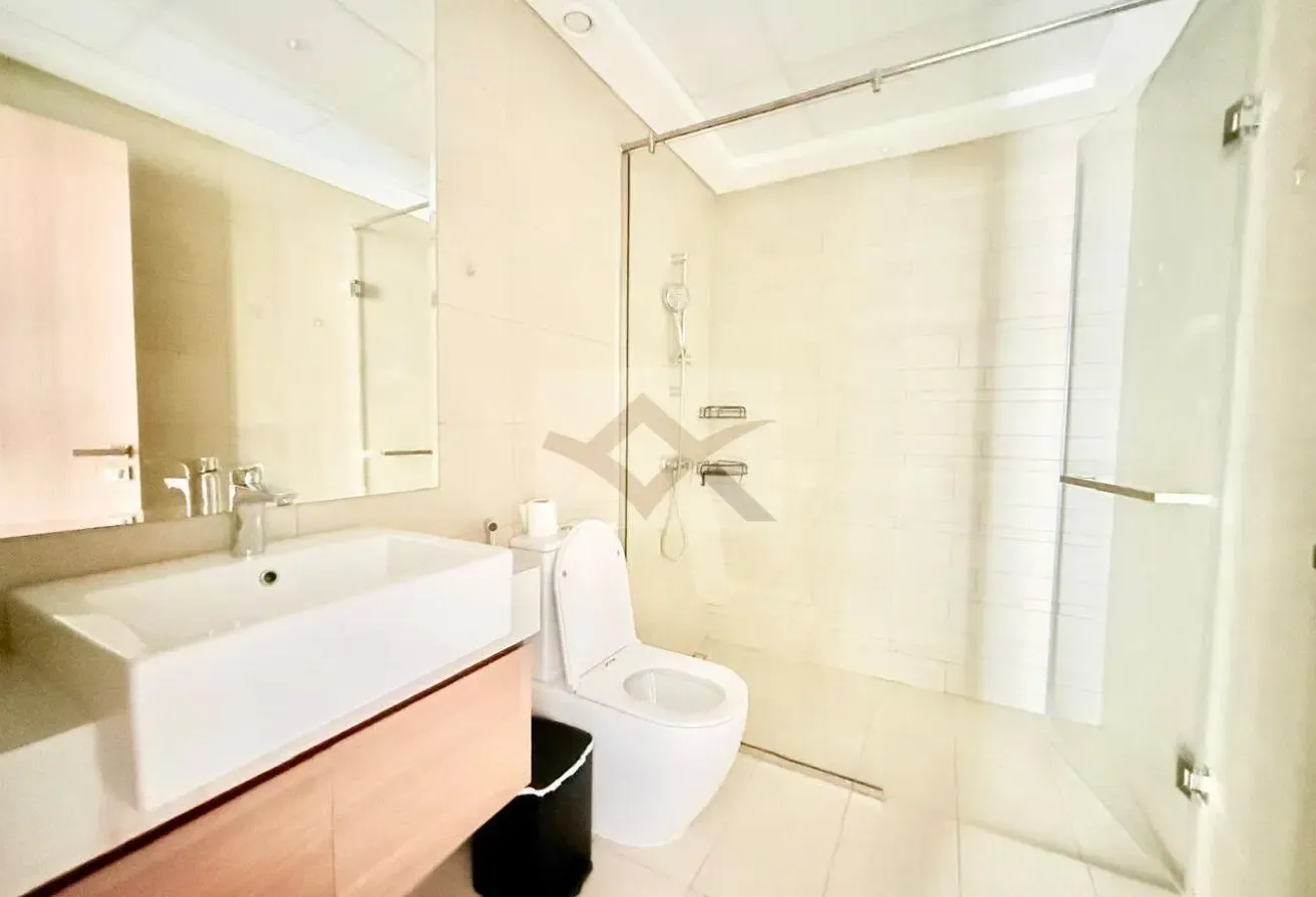 Elegant Furnished | Mid Floor | Vacant