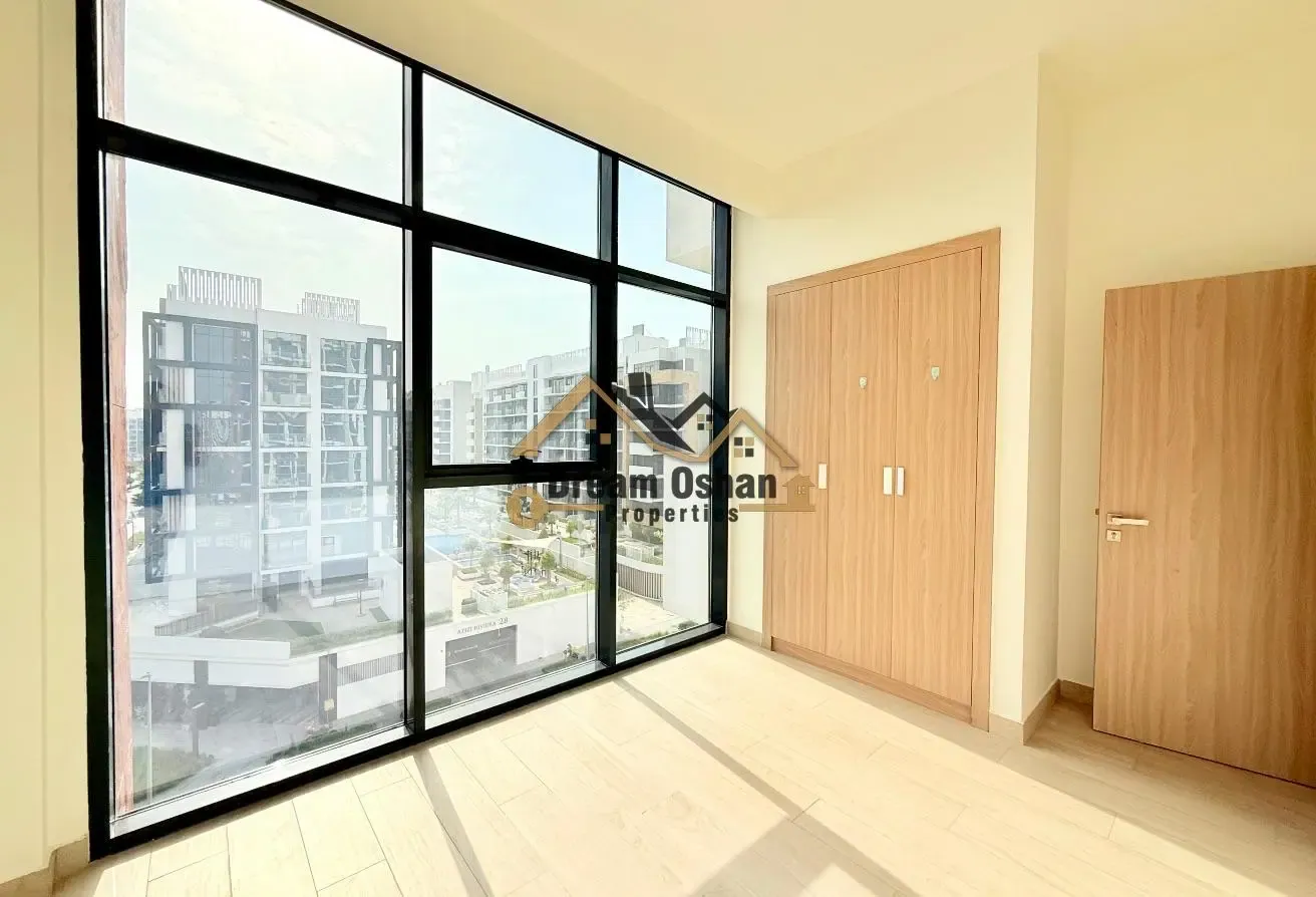 Huge Size | Boulevard Facing | Corner Unit