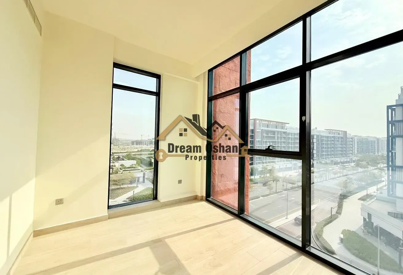 Huge Size | Boulevard Facing | Corner Unit