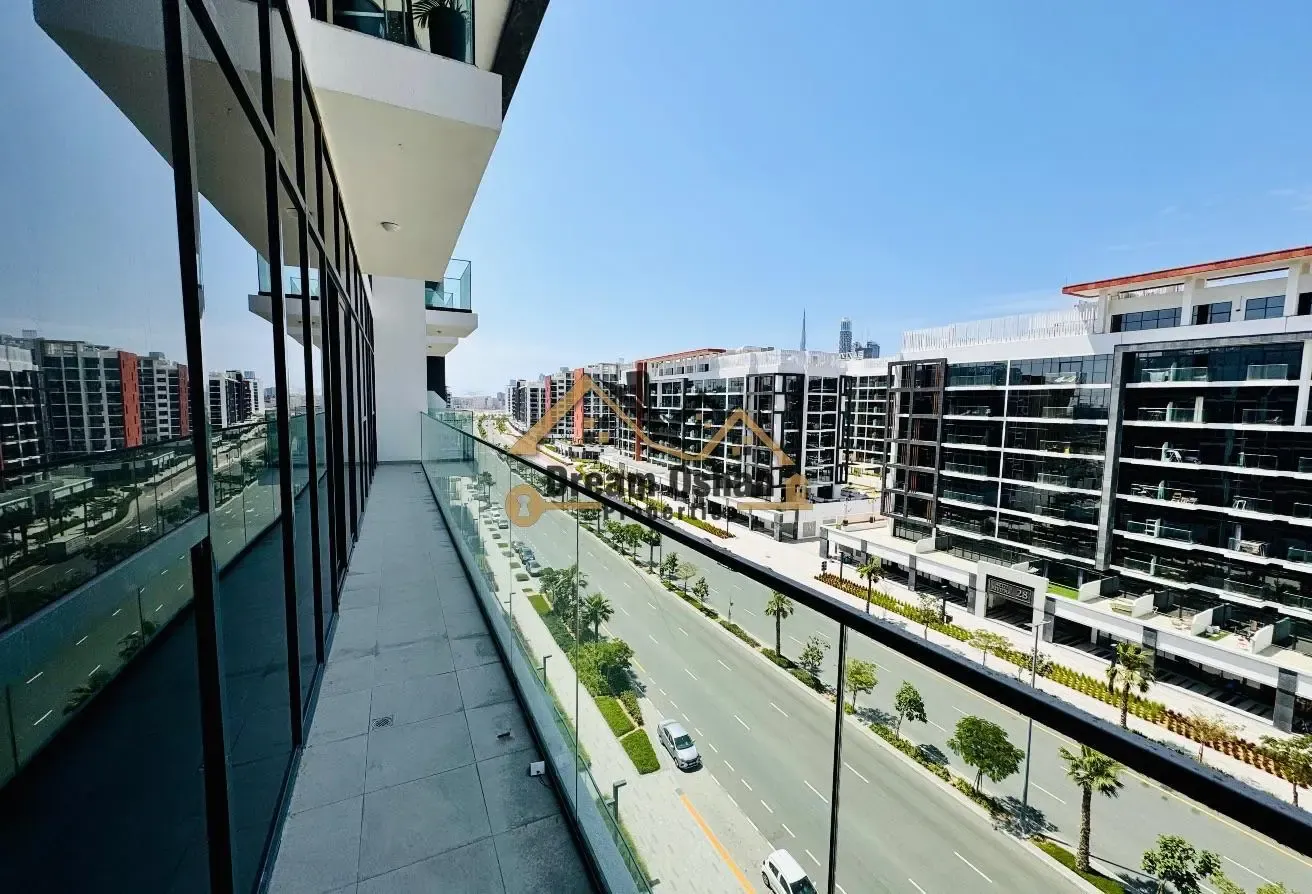 Boulevard Facing | Specious | Bright & Sunny |