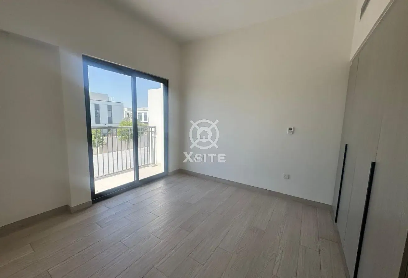 Type B | Middle of Park | Vacant